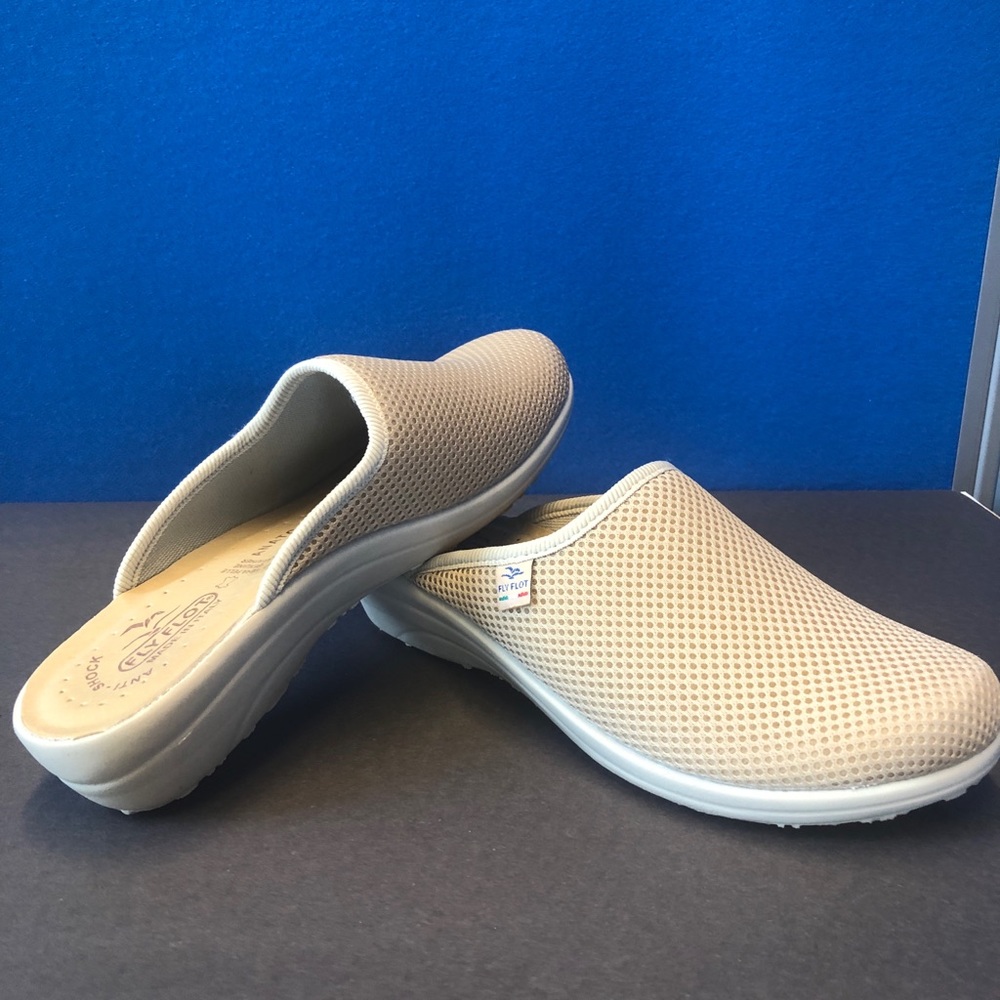 Slides - leather foot bed